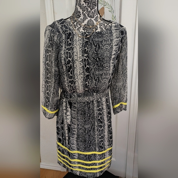 Snake print mini, super cute  dress with neon - Picture 8 of 12